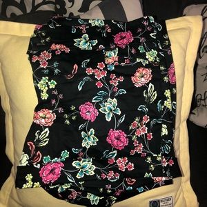 Torrid sz 20 Black/floral Sateen shorts